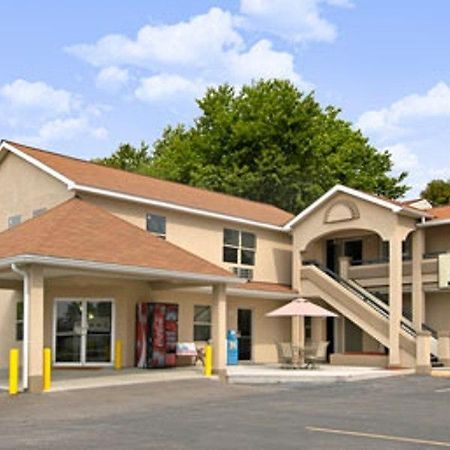 Days Inn By Wyndham פיירמונט מראה חיצוני תמונה