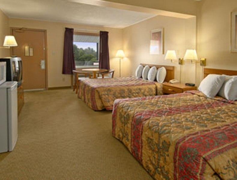 Days Inn By Wyndham פיירמונט חדר תמונה